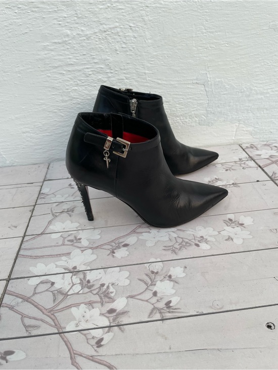 Cesare Paciotti Shoes - Cesare Paciotti Black Pointed Leather Ankle Booties with Red Lining